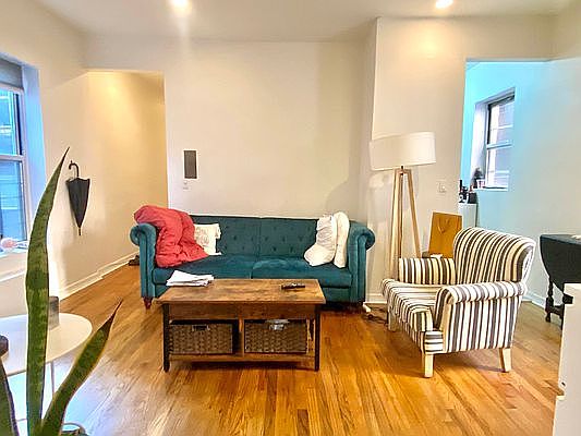 1st image of 139 E 13th St #3R