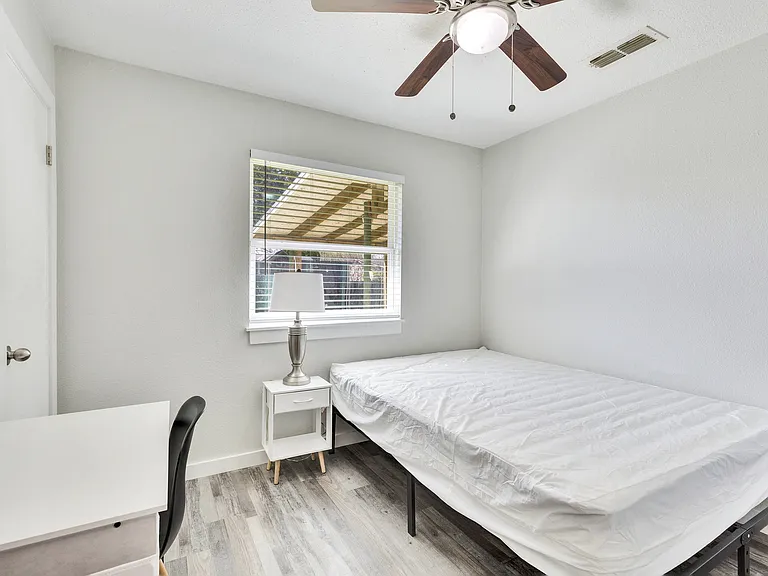 Hibiscus Dr — Photo 1