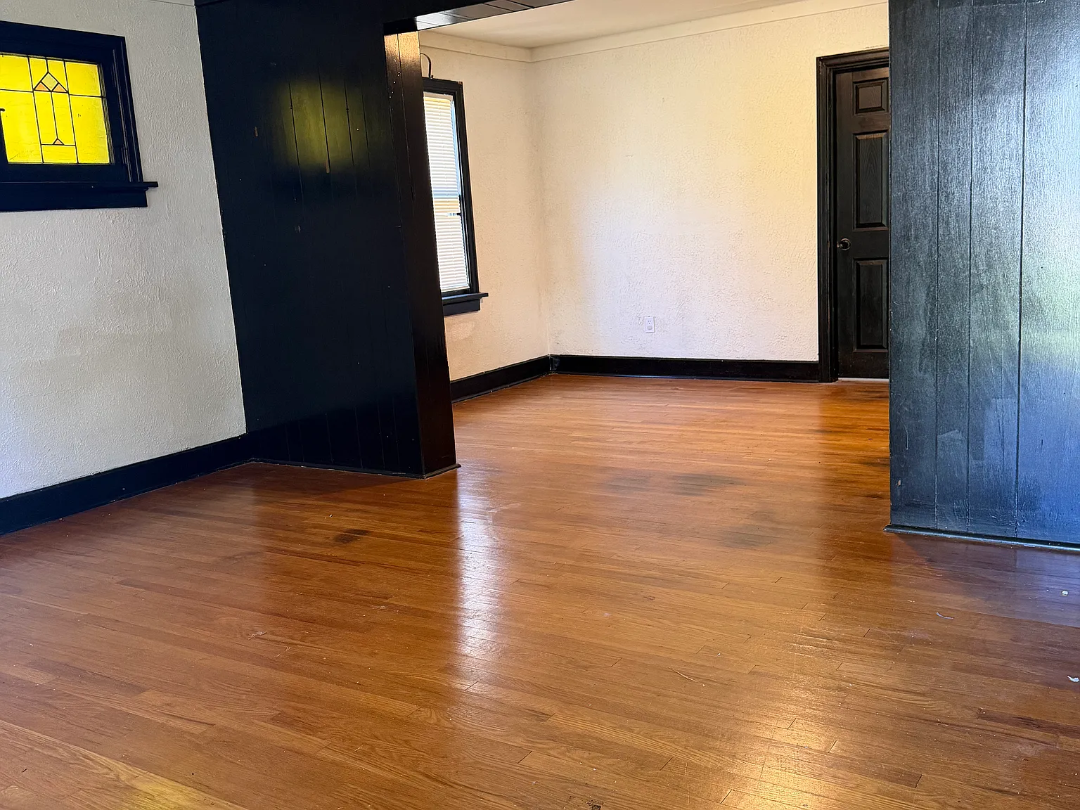 3 bed, 918 sqft, $1,300 — Photo 2