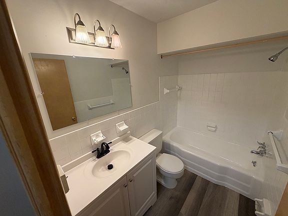 5th image of 2275 Warren Rd APT 310