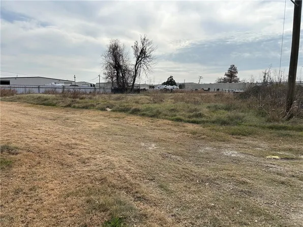 Sharon St, Kenner, LA 70062