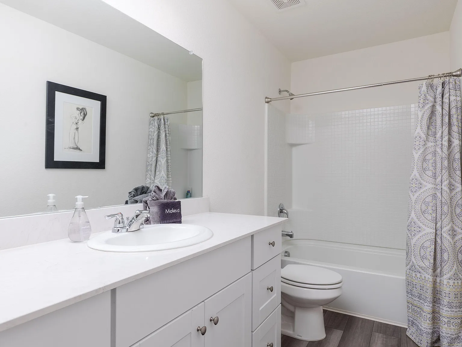 4 bed, 3.0 bath, 2160 sqft, $1,092 — Photo 3