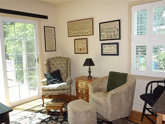 4th image of 604 Walnut St