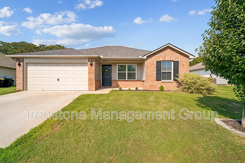 3 bed, 2.0 bath, 1300 sqft, $1,750 — Photo 1