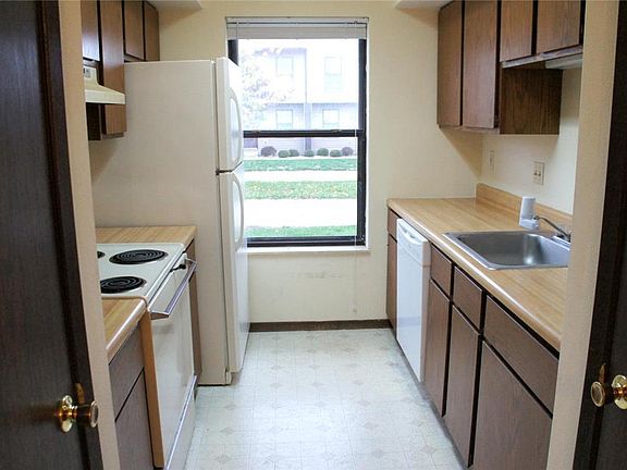 5th image of 449 Ponderosa Ave APT A