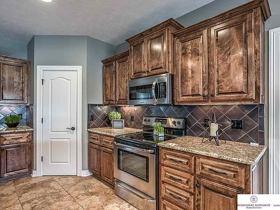 3rd image of 803 S 189th St