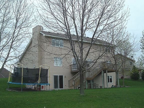 Full Walkout on Quiet Cul De Sac