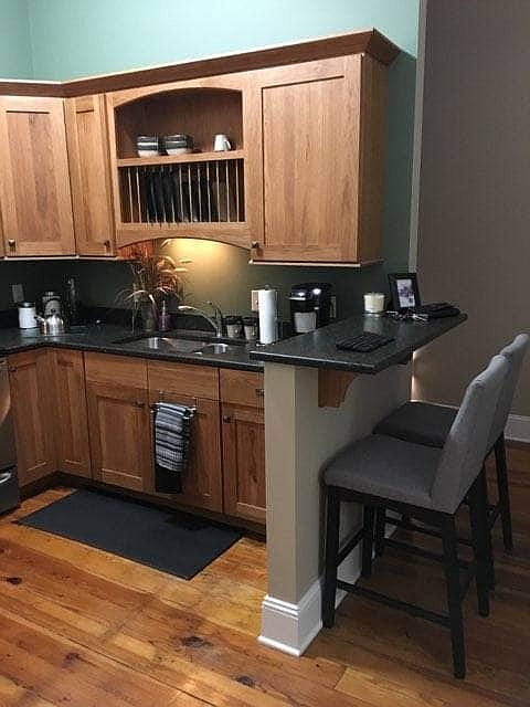 Kitchen and Breakfast Bar