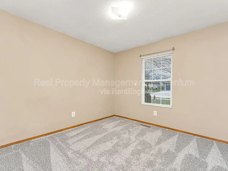 2671 N Cedar Ave — Photo 18
