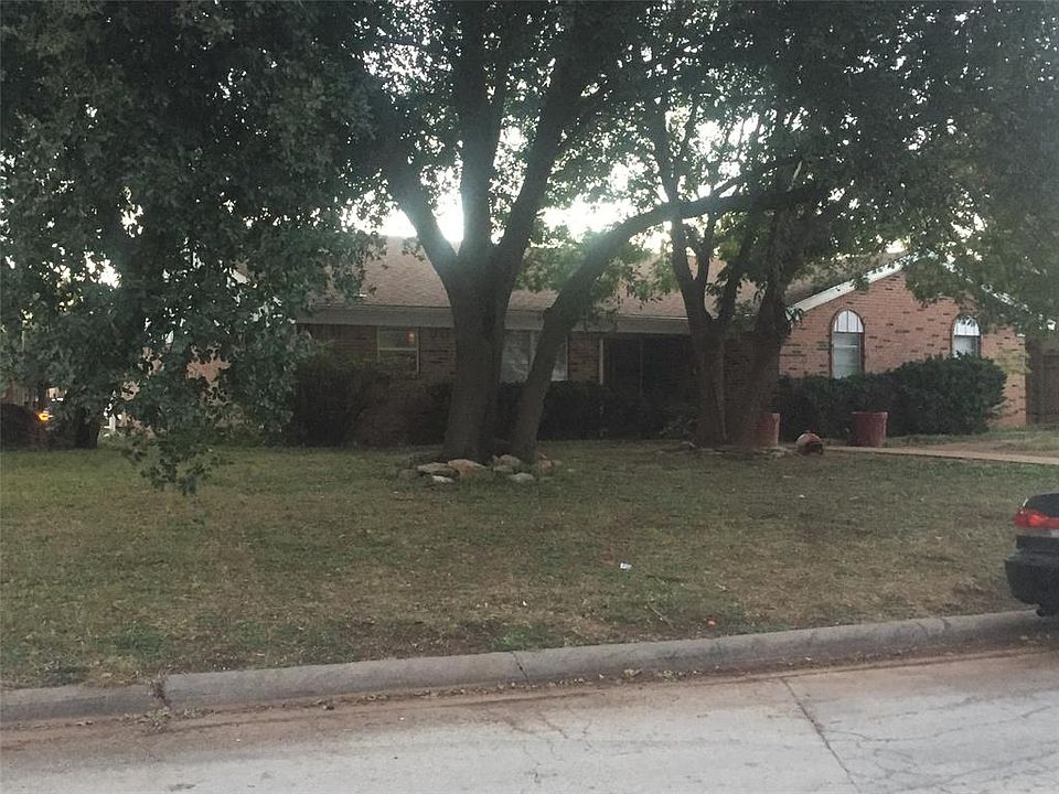2nd image of 3501 Brook Hollow Dr