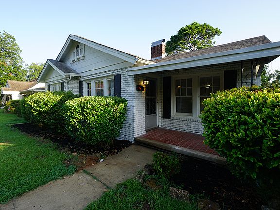 4th image of 1028 41st St
