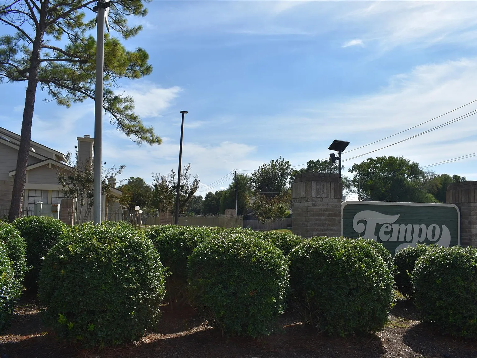 3 bed, 2.0 bath, 1320 sqft, $1,650 — Photo 2