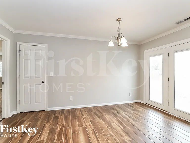 400 Walnut Crossing Dr — Photo 6