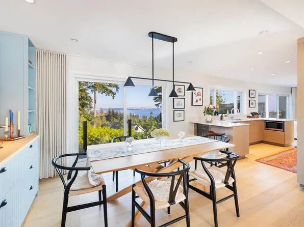 4772 Meadfeild Ct, West Vancouver, BC V7W 2Y3