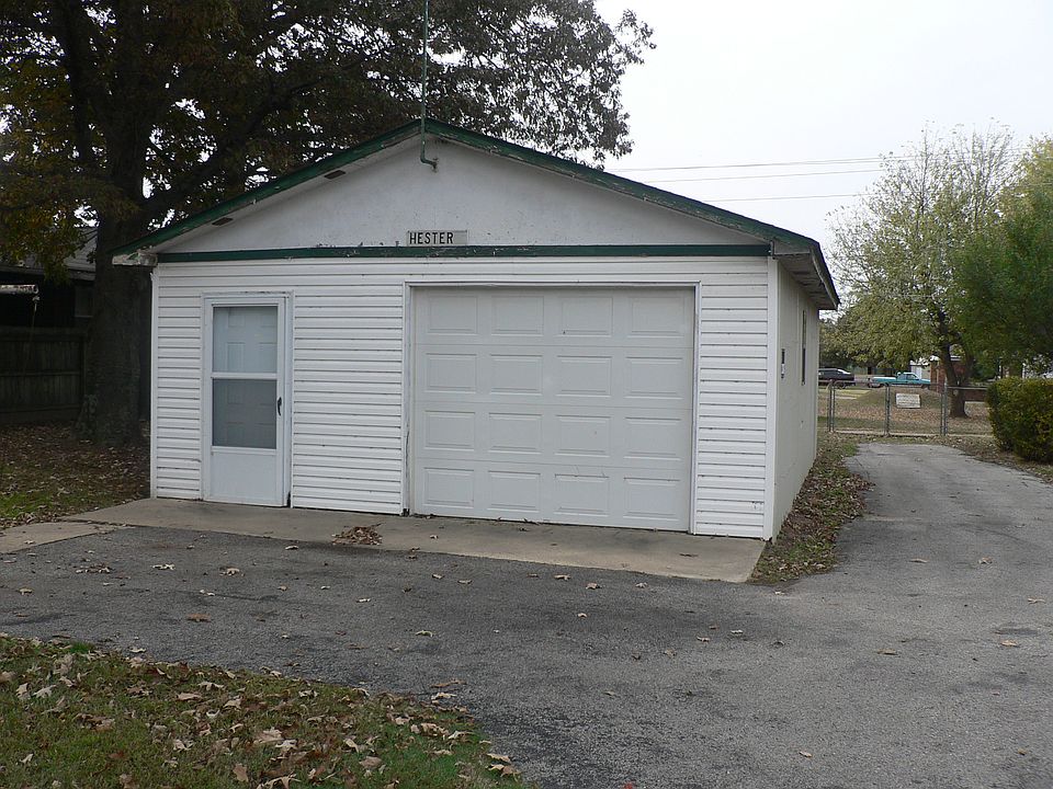 2nd image of 203 N Marion St
