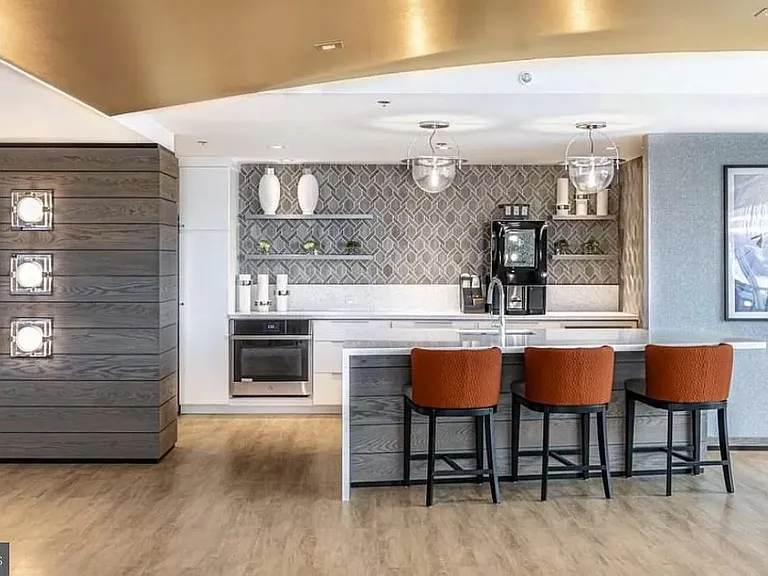 717 S Christopher Columbus Blvd #1612 — Photo 36