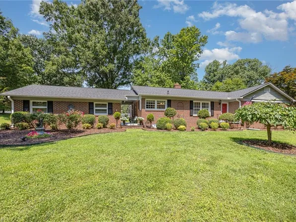 209 Rockspring Dr, Thomasville, NC 27360