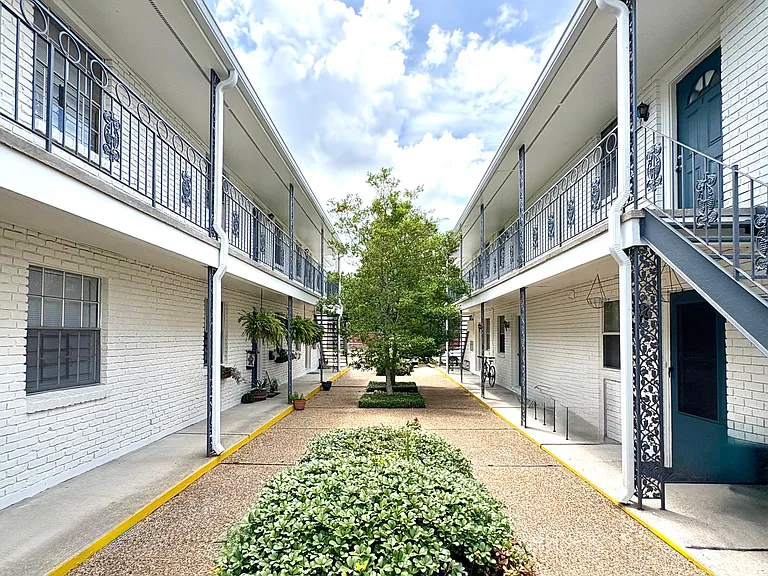 213 State St #D — Photo 1