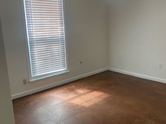 4th image of 121 Tomlinson Dr