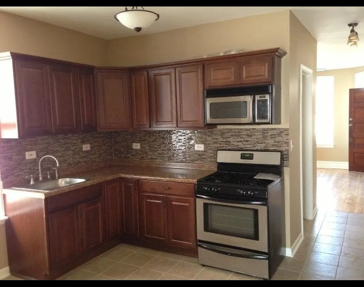 2 bed, 1000 sqft, $1,650 — Photo 3
