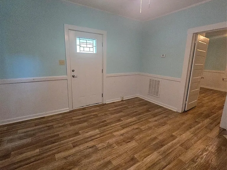 1211 N Main St — Photo 3