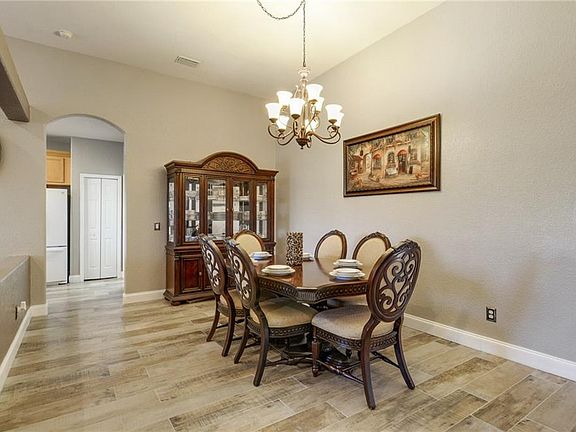 5th image of 9053 Pinebreeze Dr