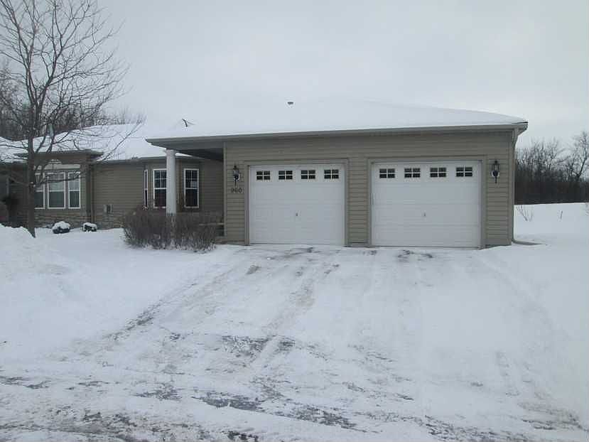 1st image of 960 Carriage Hills Dr