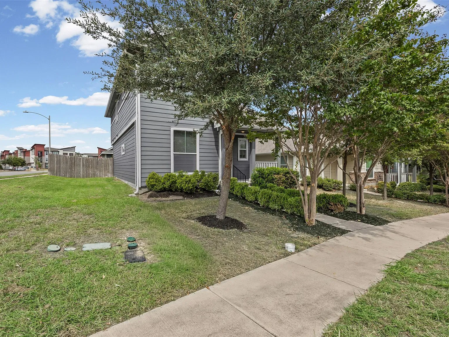 3 bed, 2.5 bath, 1383 sqft, $2,100 — Photo 2