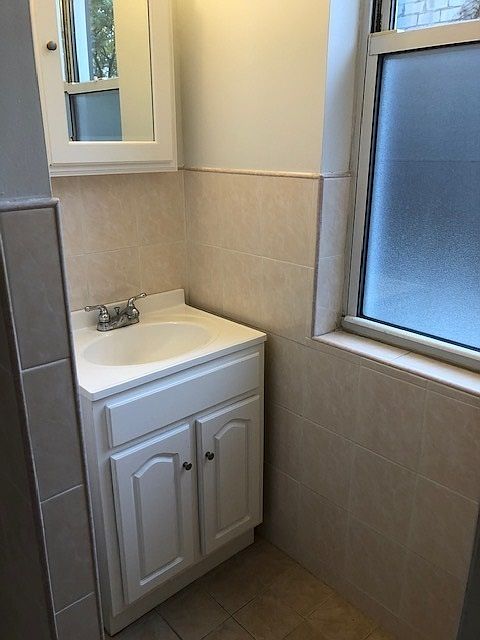 1st image of 158 Bedford Ave APT 2L