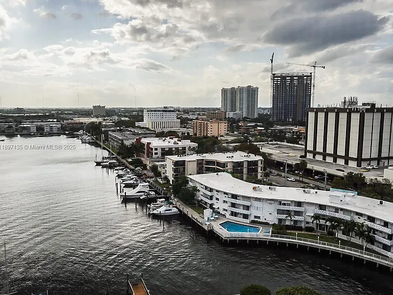 100 Golden Isles Dr #10 — Photo 4