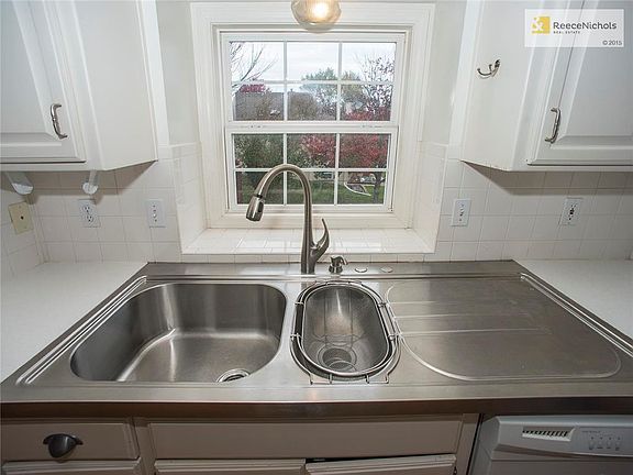5th image of 240 NE Fiddlewood Ave