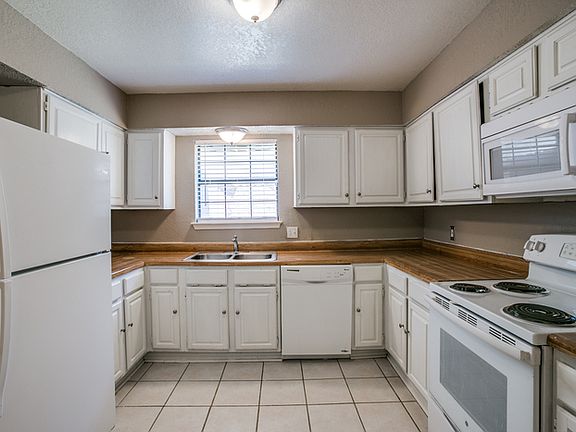 5th image of 1400 Lincolnshire Way