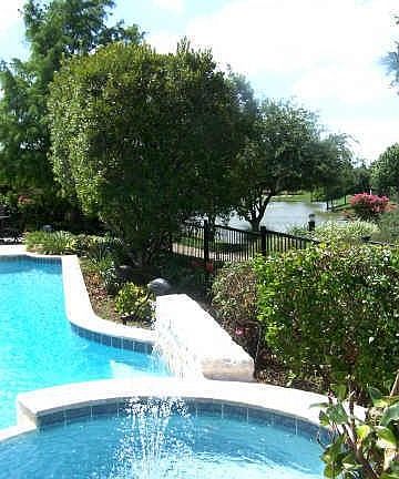 3rd image of 5210 Lago Vista Ln