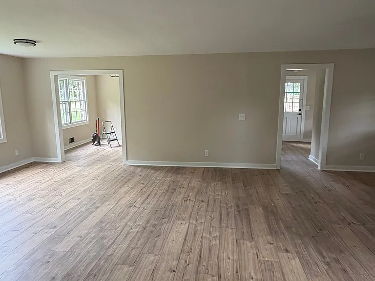 120 Kathy Ln — Photo 3
