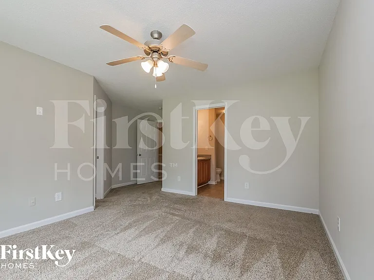 562 Maggie Ln — Photo 10