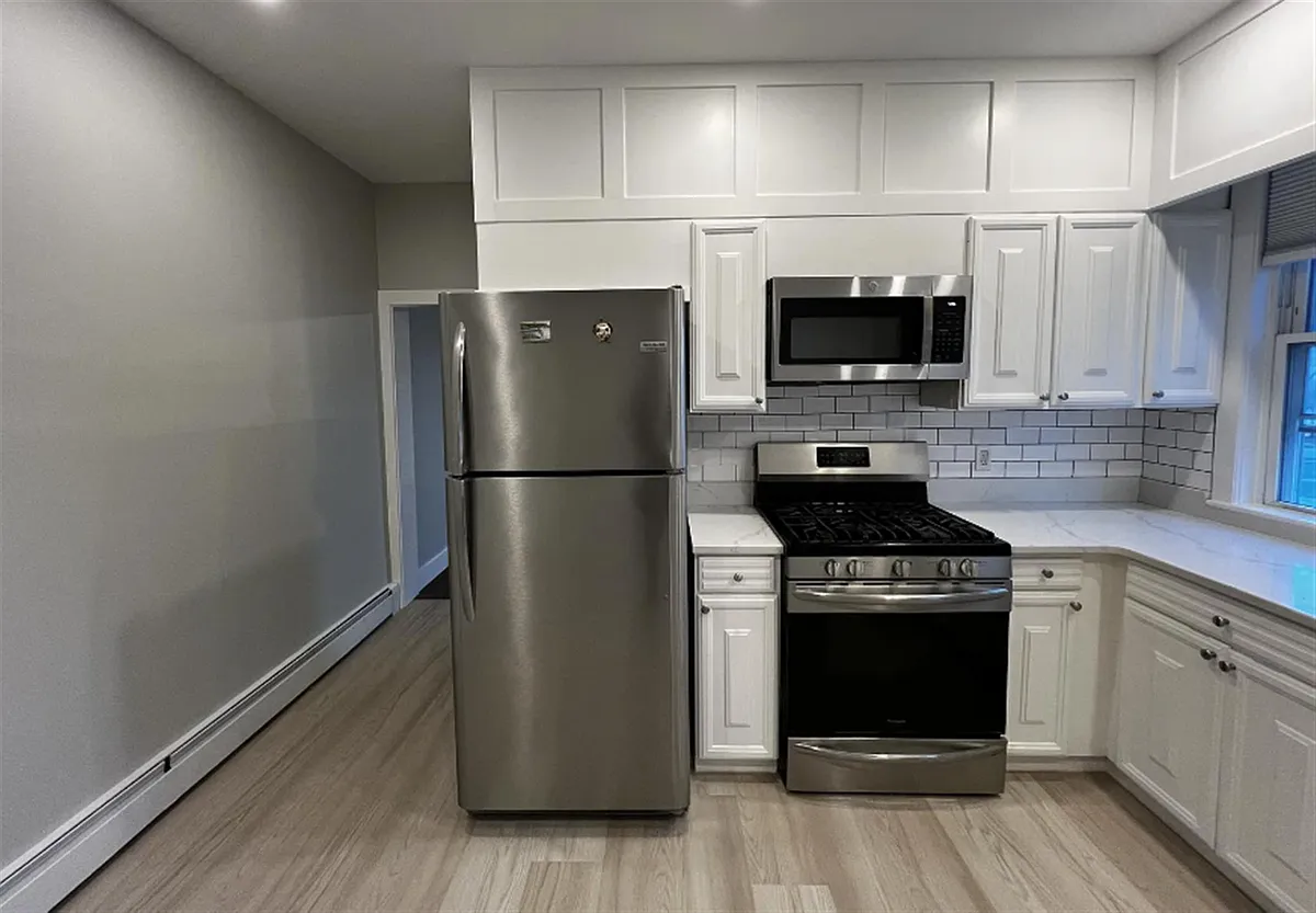 Building Photo - 158 Holland St #2