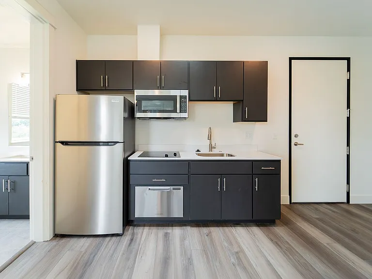 Janie Apartments — Photo 43