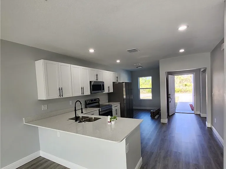 6918 Dickinson Dr — Photo 4