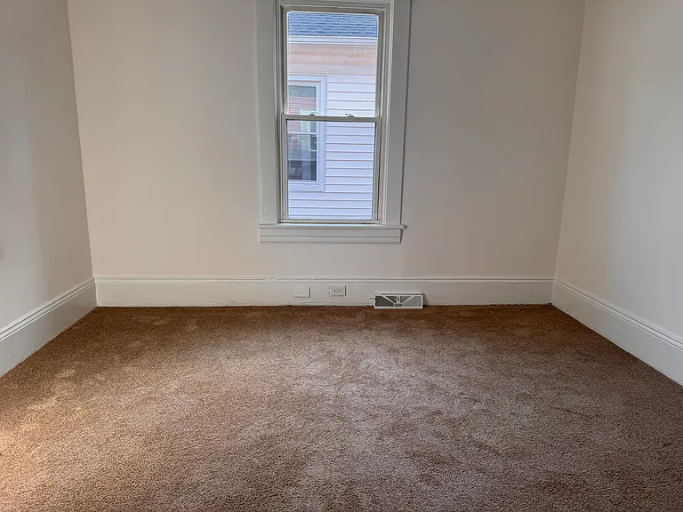 1144 Tompkins Ave SE — Photo 4