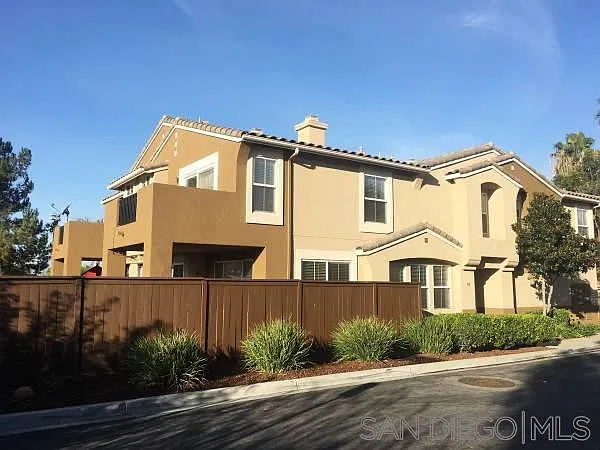 3 bed, 2.5 bath, 1450 sqft, $3,500 — Photo 2