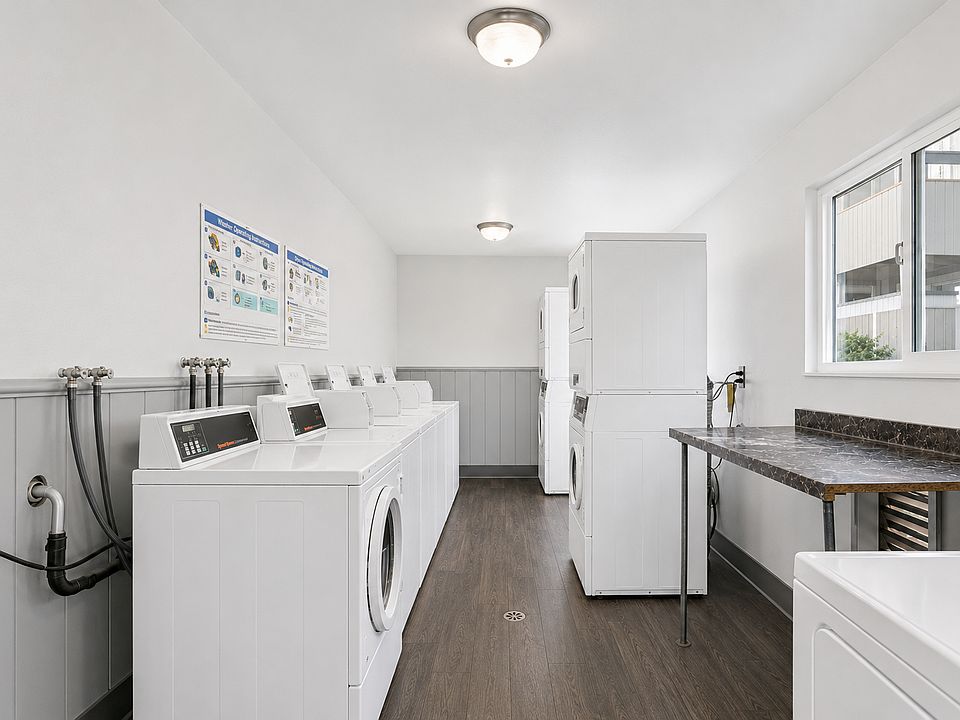 5 onsite laundry rooms.