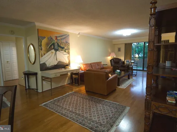1800 Old Meadow Rd APT 818, Mc Lean, VA 22102
