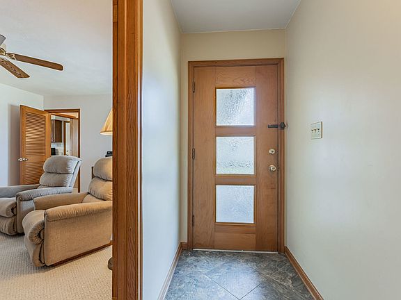 2nd image of 613 E Evergreen Ct