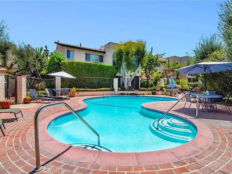 5255 Coldwater Canyon Ave #E — Photo 20