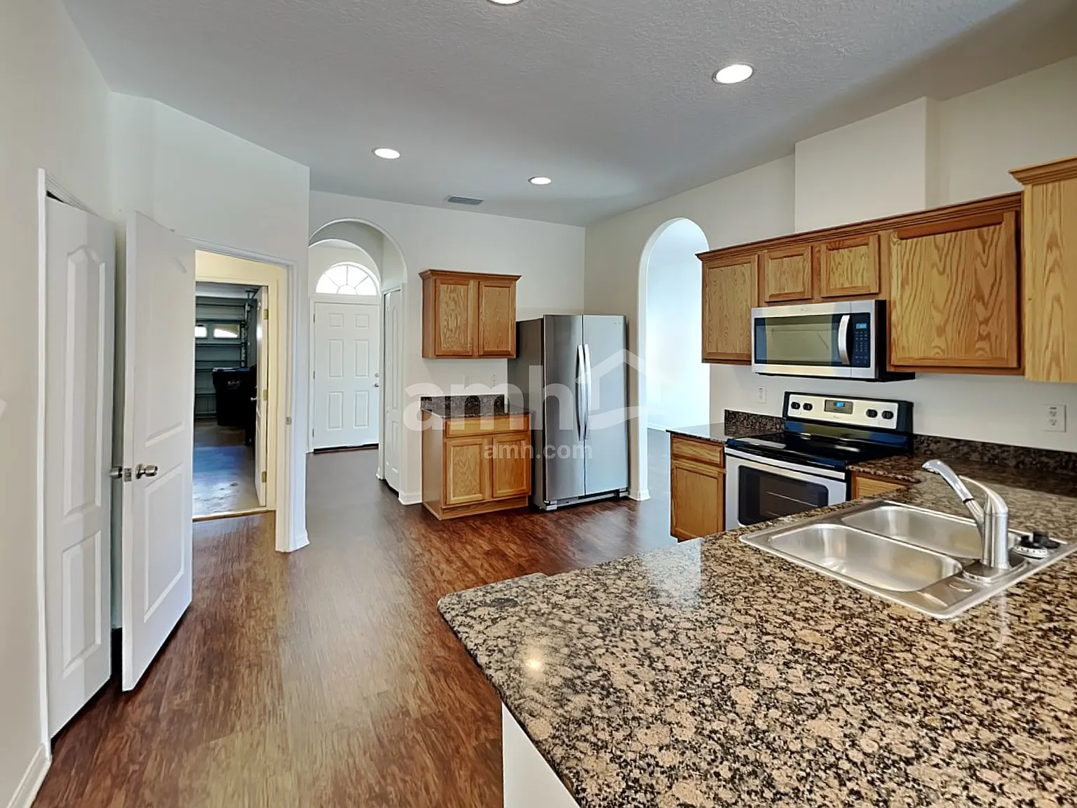 5 bed, 3.0 bath, 2284 sqft, $2,720 — Photo 3