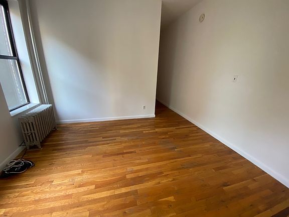 4th image of 122 Saint Marks Pl APT 12
