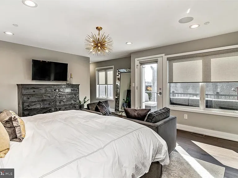 305 Green St — Photo 19