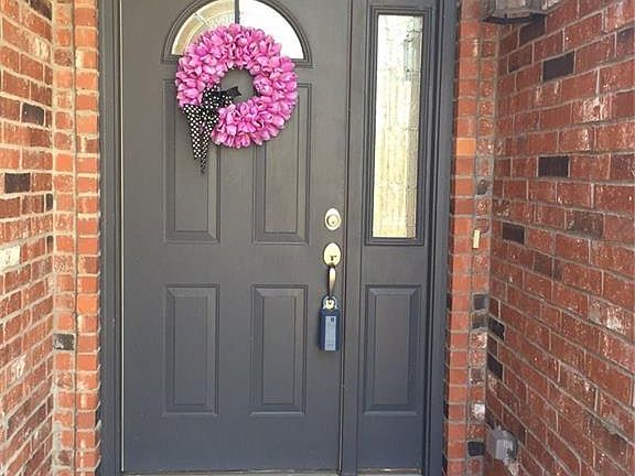 4th image of 11 Romney Ln