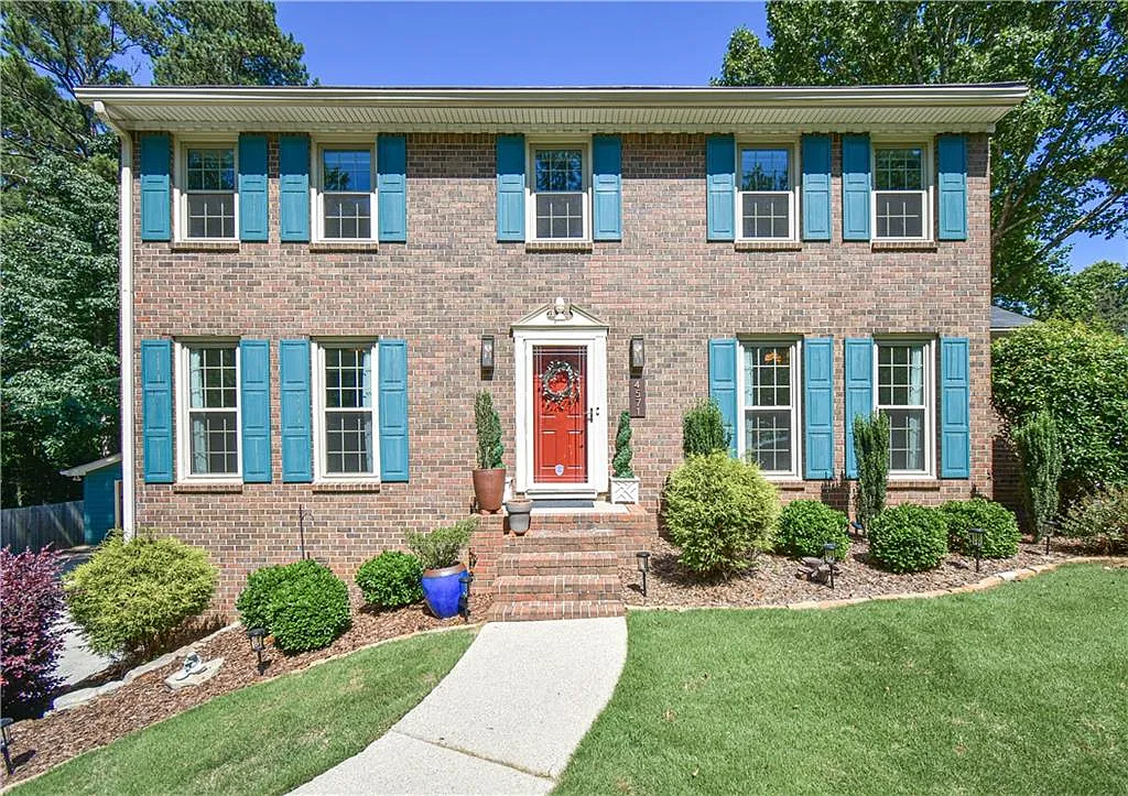 4 bed, 2.5 bath, 2726 sqft, $3,255 — Photo 2