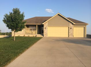 2746 Seymour Ct, Eudora, KS 66025